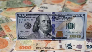El dólar blue volvió a bajar hoy: a cuánto cerraron el dólar MEP y el CCL