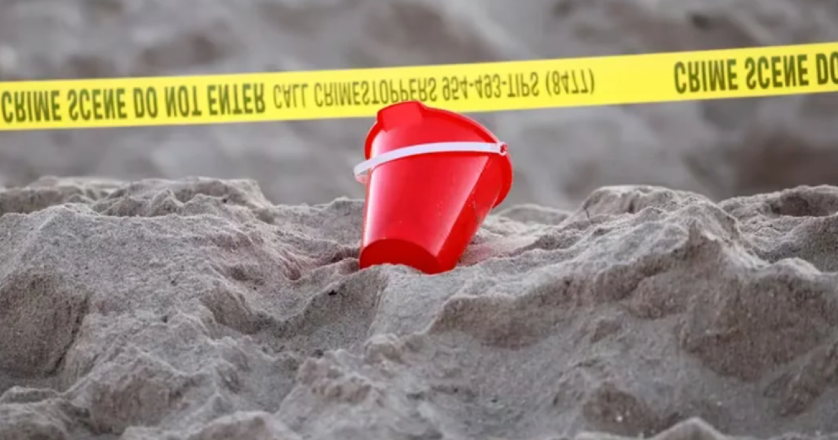 Murió una nena que cayó a un pozo y quedó atrapada en la arena de una playa de Estados Unidos – Diario Río Negro thumbnail