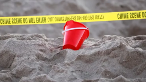 Murió una nena que cayó a un pozo y quedó atrapada en la arena de una playa de Estados Unidos