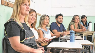 El vocero presidecial Adorni dio temprano un mensaje claro: la educación inicial, primaria y media es asunto de las provincias. 