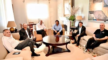 El ministro del Interior Francos con los gobernadores dialoguistas. 