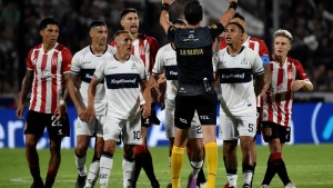 La AFA publicó el audio del VAR que anuló el gol de Gimnasia en el clásico de La Plata