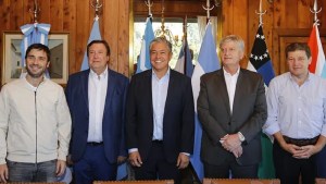 Chubut, tras los recortes de Milei, «no entregará su petróleo y su gas»: apoyo de Figueroa y Weretilneck