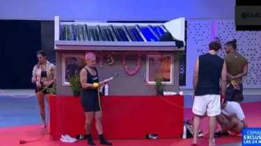 Furia no aguantó y se hizo pis encima. 