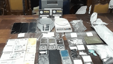 El personal policial secuestró marihuana y cocaína. 