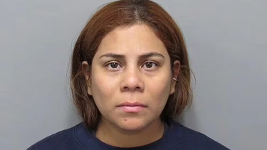 La mujer se fue de vacaiones por diez días y al volver se encontró con su hija muerta.