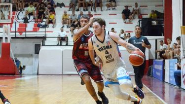 Marina vs. Treise (goleador del juego con 31) fue uno de los duelos de la noche en Pilar. 