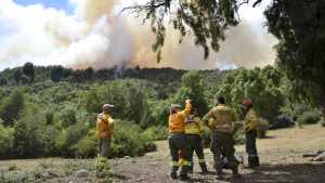 El incendio en parque Los Alerces se complica, lleva doce días, se evacuó familias y avanza hacia Esquel