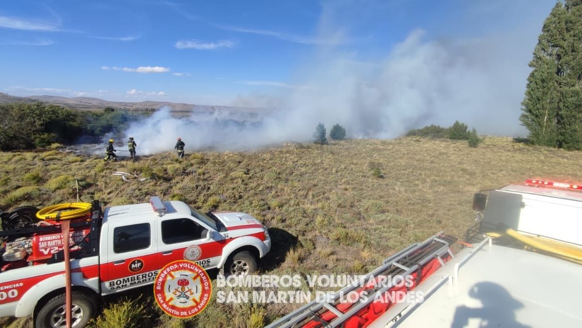 Aún se desconoce el origen del incendio en cercanías del aeropuerto Chapelco. Foto: Gentileza