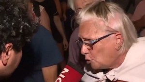 Video: Ana María, la jubilada que se volvió viral en la protesta contra la Ley Ómnibus