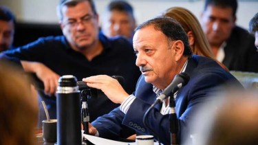 El gobernador de La Rioja analiza el pago de sueldos con cuasimonedas. Foto archivo