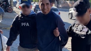 Detuvieron en Bariloche a uno de los prófugos de la causa de Villa Mascardi, el «hombre de los binoculares», según Bullrich