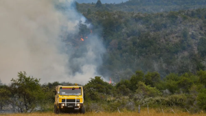 Incendio en parque Los Alerces: continúan con los sobrevuelos, mientras se esperan fuertes vientos