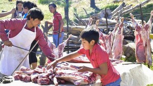 Tres días de fiesta en Moquehue: costillares y chivos al asador + destrezas criollas