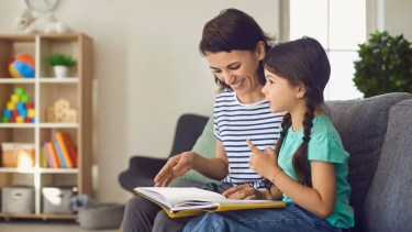 Las niñeras recibirán el mismo aumento que las empleadas domésticas, durante marzo 2024.-