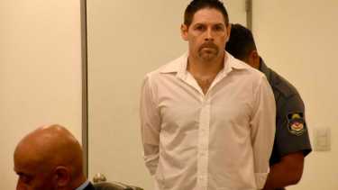 "Te compraste ropa interior para usar con el otro y me engañaste a mí, y a los chicos. Ahora te voy a matar", le dijo Zanotti antes de atacarla. Foto Matías Subat.