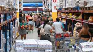 Las impresionantes diferencias de precios detrás del boom de los supermercados mayoristas en Neuquén