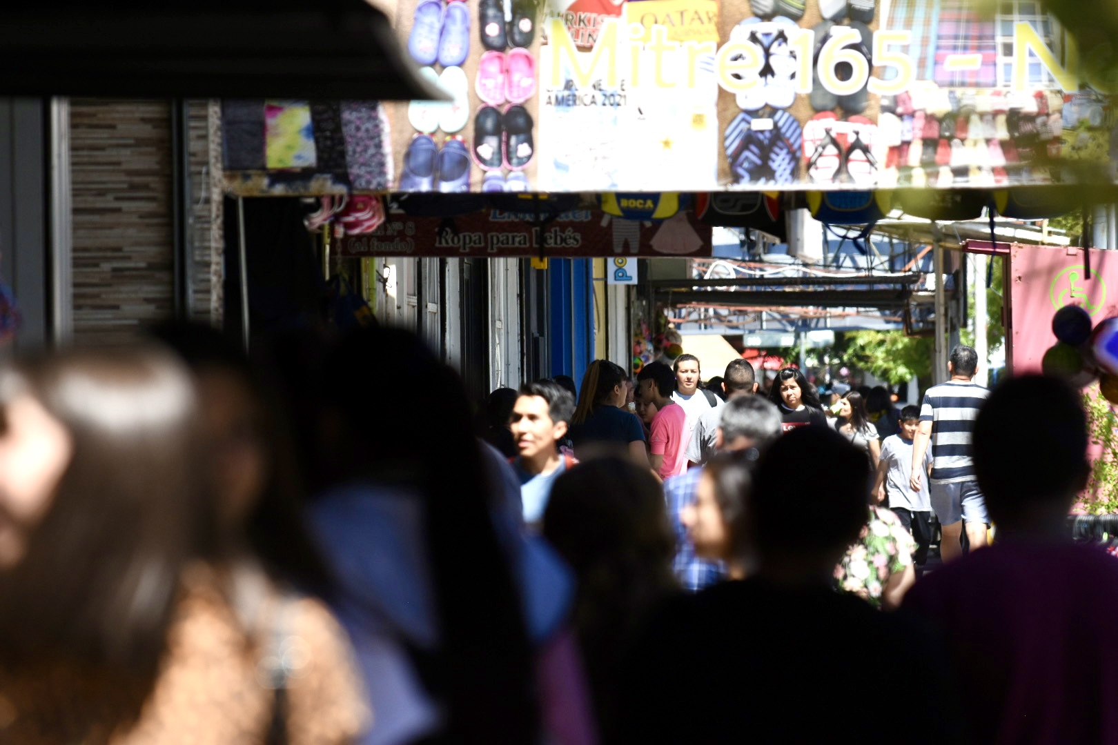 Las ventas en Neuquén capital se redujeron en la zona del Bajo (Matías Subat)