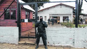 Bariloche: apuñalaron a un interno en el penal 3 y está grave