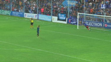 El polémico adelantamiento que le cobraron a Colón de San Justo ante Rincón. (Foto: Captura transmisión La Gloria o Devoto)