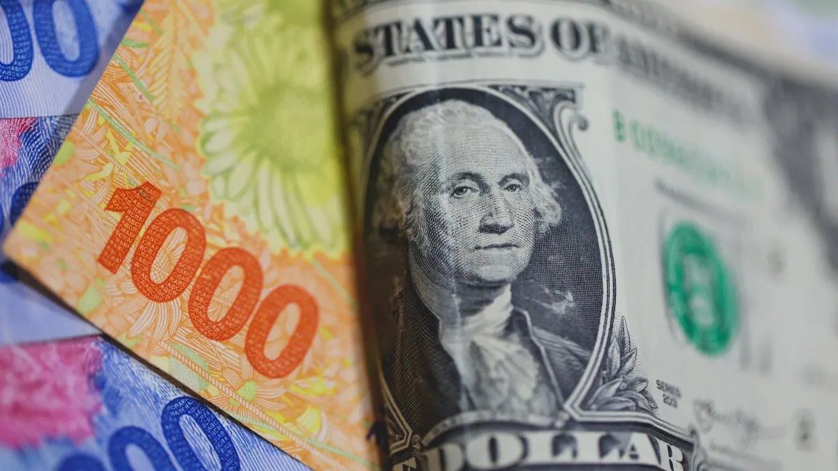 Por qué baja el dólar y qué consecuencias tiene en la economía
