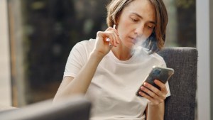 Reino Unido se une a la lista de países que buscan prohibir los vapeadores: cuáles son sus riesgos