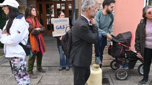 Un año y medio más tarde, un juez federal llama a conciliación por el amparo del gas en Bariloche