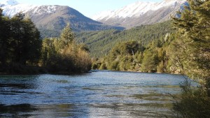 Rescataron a un hombre que había caído en un remolino del río Manso, en Bariloche