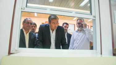 Hernández, Soria y Belloso en la Mesa de Entradas del Juzgado Federal de Roca. Pidieron que el juez Greca se expida a la brevedad. (Foto: Juan Thomes)