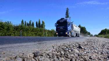 La Ruta 6 presenta ondulaciones importantes al norte del puente de Paso Córdoba, en un tramo repavimentado pocos meses atrás. (Foto: Archivo / Alejandro Carnevale)