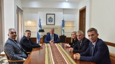 Figueroa en la cabecera, en la foto oficial distribuida por la Gobernación de Neuquén. (Gentileza)