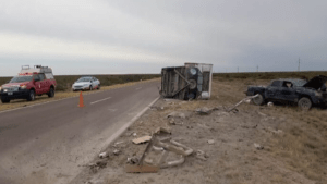 Accidente en Ruta 3 camino a Viedma: una casilla rodante descarriló y chocó contra un auto