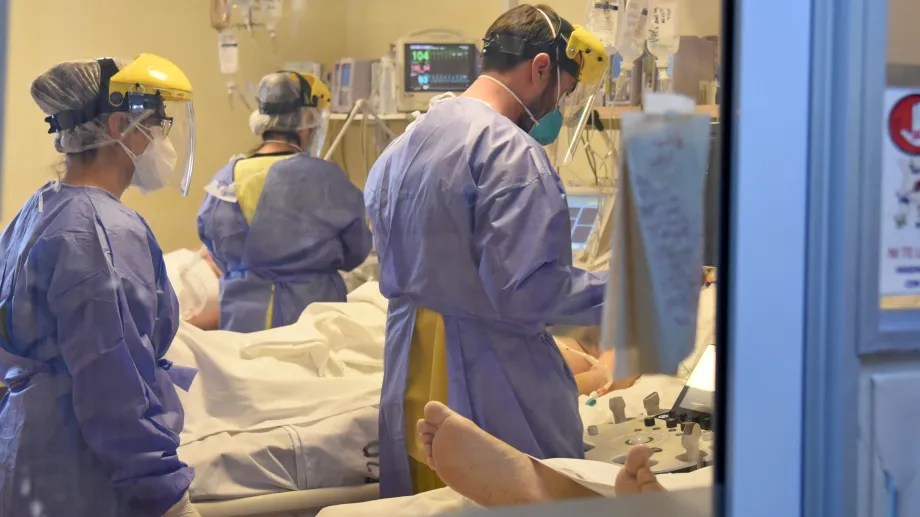 El procedimiento, llamado intubación endotraqueal, se realiza en personas anestesiadas y en el marco de emergencias médicas. Foto: archivo