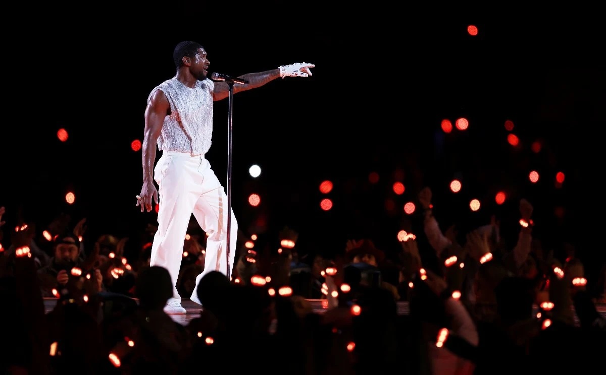 Usher en el Super Bowl.