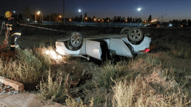 El vehículo volcó sobre calle Honduras. Foto: gentileza.