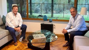 La caída de transferencias nacionales impacta en Río Negro y Neuquén: el efecto para Weretilneck y Figueroa