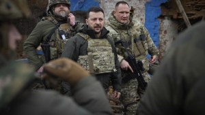 Zelenski dice que es inminente la reestructuración del liderazgo militar de Ucrania