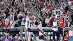 River le ganó a Independiente Rivadavia con un doblete de Borja y lidera en la zona A