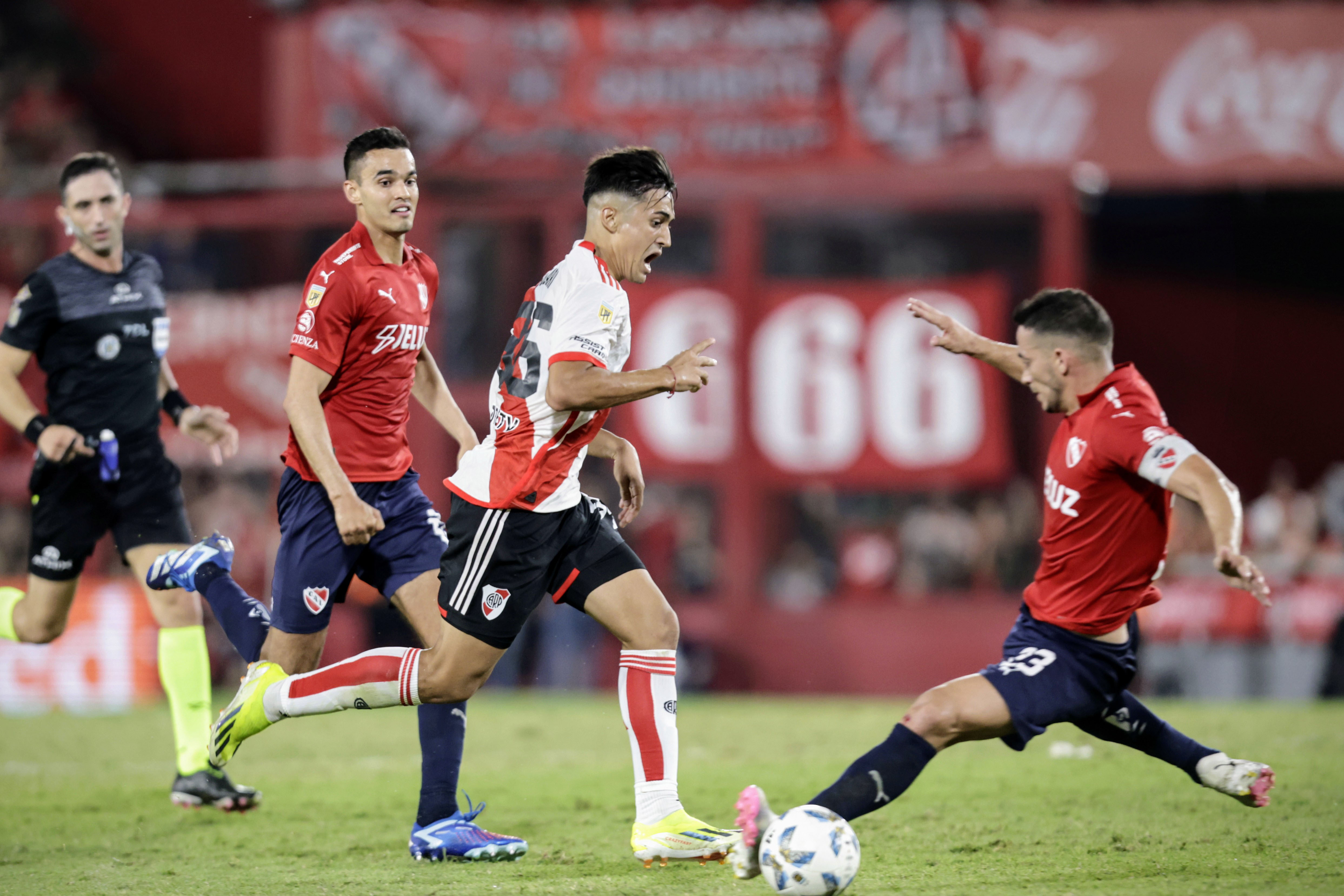 Independiente terminó con diez el clásico por la expulsión de su capitán Marcone sobre el final. Fue 1 a 1 en Avellaneda. 