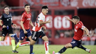 Independiente terminó con diez el clásico por la expulsión de su capitán Marcone sobre el final. Fue 1 a 1 en Avellaneda. 