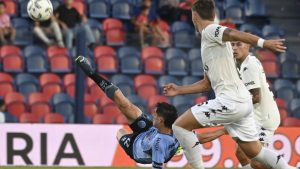 Ulises Sánchez metió uno de los mejores goles del campeonato para Belgrano contra Tigre