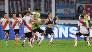 Con un golazo de Aliendro, River se lo dio vuelta a Estudiantes y ganó la Supercopa Argentina