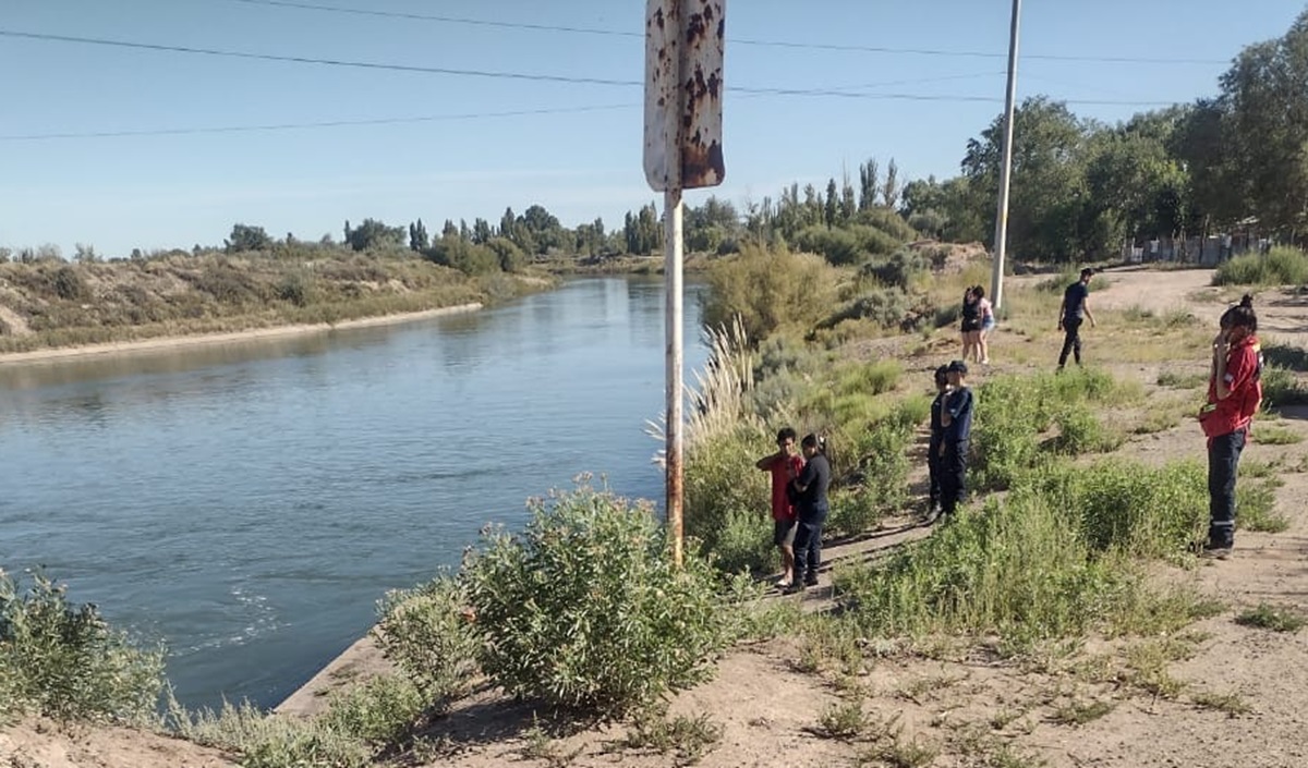 Encontraron el cuerpo del joven de Buenos Aires ahogado en un canal de Cipolletti