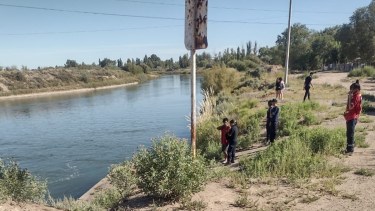 Encontraron el cuerpo del joven de Buenos Aires ahogado en un canal de Cipolletti