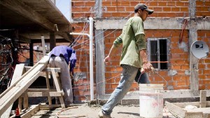 Argentina tiene el salario mínimo en dólares más bajo de la región: qué pasa en Neuquén y Río Negro