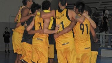 El Decano y la costumbre de festejar. Logró una gran victoria en el Gimena Padín. (Club Deportivo Roca)