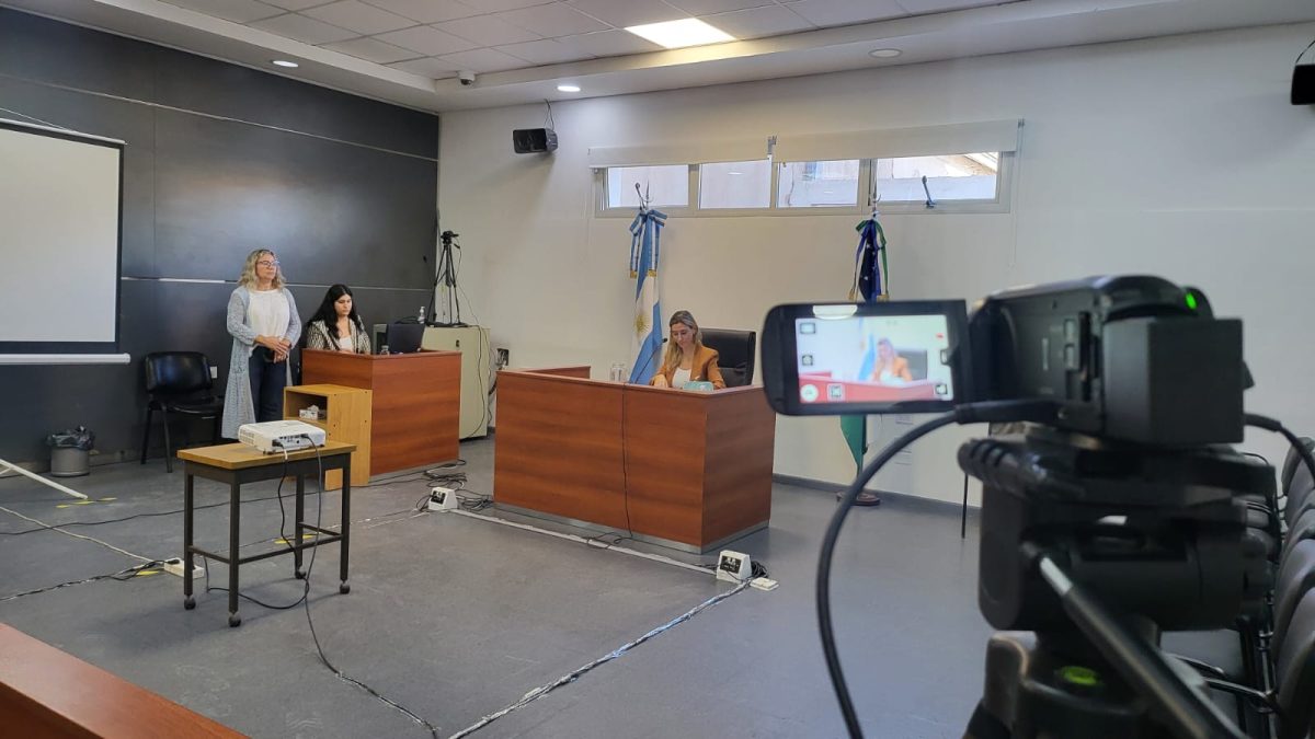 La jueza María Florencia Caruso dirigió las audiencias del juicio por jurados contra Martín Marilef, en Cipolletti. (foto gentileza)