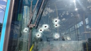 Nuevos ataques a colectivos en Rosario derivaron en un paro de la UTA al cual se adhirieron los taxistas