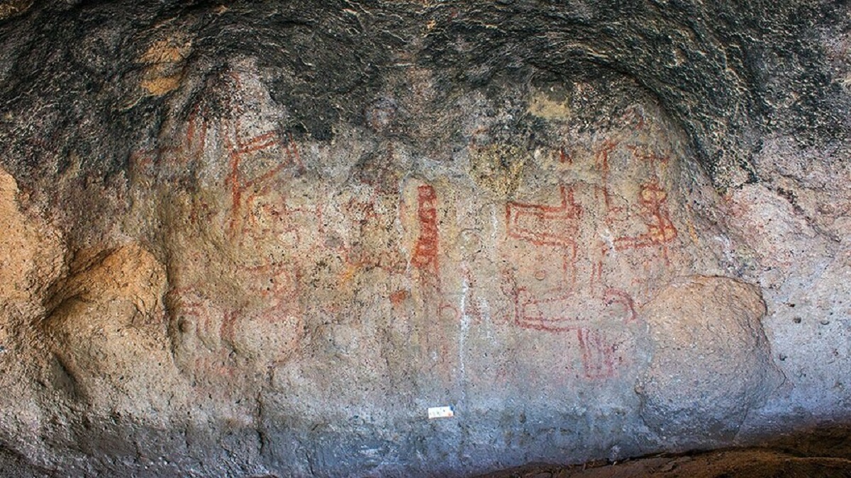En la cueva Huenul 1, se encuentra las pinturas de arte rupestre más antiguas de Sudamérica según fechado por radiocarbono. Crédito: Guadalupe Romero Villanueva