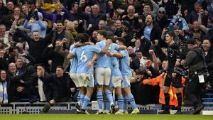 Con una asistencia de Julián Álvarez, el City lo remontó ante el United y se quedó con el clásico de Manchester